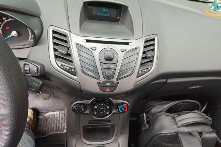 Used Ford Fiesta 2013 Sedan 1.5L Manual Fashion Edition Audio And AC Panel