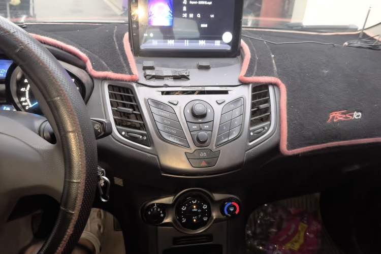 Used Ford Fiesta 2013 Hatchback 1.5L Manual Fashion Edition Audio And AC Panel
