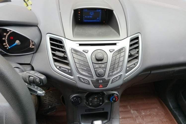 Used Ford Fiesta 2013 Hatchback 1.5L Automatic Fashion Edition Audio And AC Panel