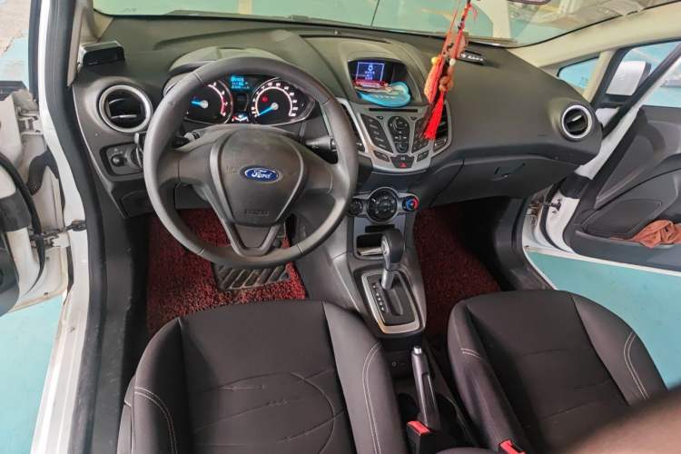 Used Ford Fiesta 2013 Hatchback 1.5L Automatic Fashion Edition Center Console