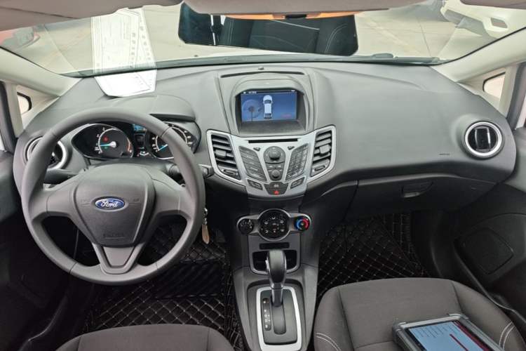 Used Ford Fiesta 2013 Hatchback 1.5L Automatic Fashion Edition Center Console