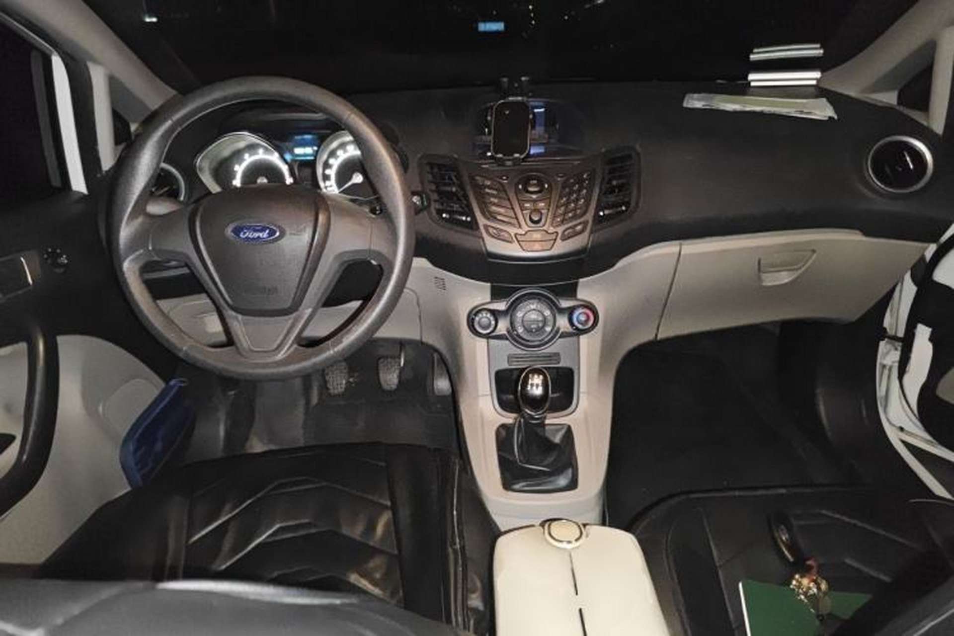 Used Ford Fiesta 2013 Sedan 1.5L Manual Fashion Edition Center Console