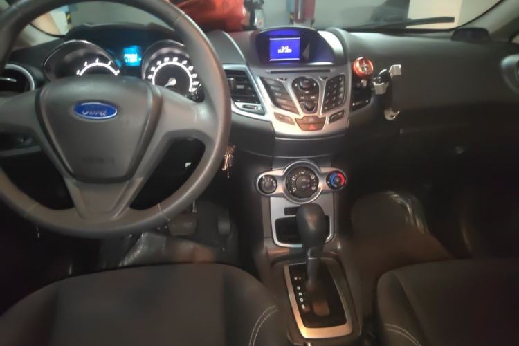 Used Ford Fiesta 2013 Hatchback 1.5L Automatic Fashion Edition Center Console