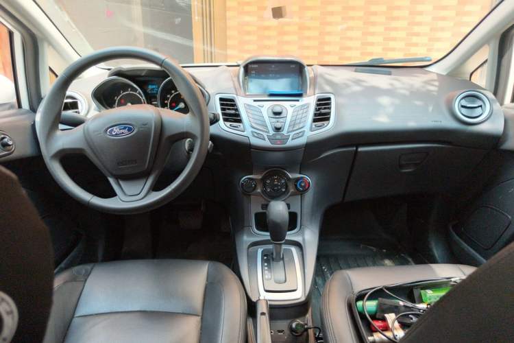 Used Ford Fiesta 2013 Hatchback 1.5L Automatic Fashion Edition Center Console