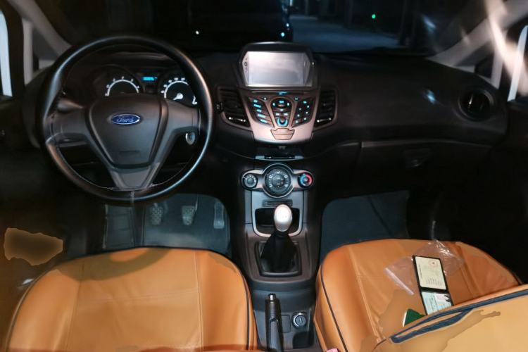 Used Ford Fiesta 2013 Sedan 1.5L Manual Fashion Edition Center Console