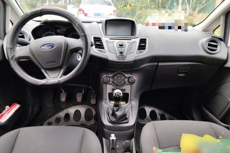 Used Ford Fiesta 2013 Sedan 1.5L Manual Fashion Edition Center Console