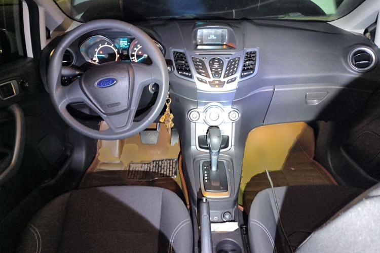 Used Ford Fiesta 2013 Hatchback 1.5L Automatic Fashion Edition Center Console