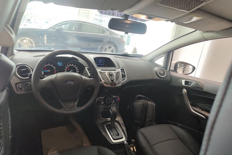 Used Ford Fiesta 2013 Hatchback 1.5L Automatic Fashion Edition Center Console