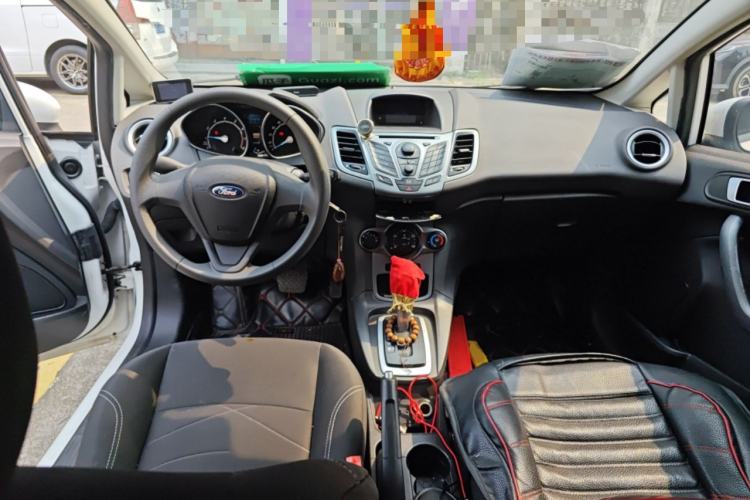 Used Ford Fiesta 2013 Hatchback 1.5L Automatic Fashion Edition Center Console
