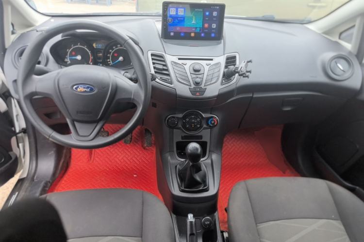 Used Ford Fiesta 2013 Sedan 1.5L Manual Fashion Edition Center Console