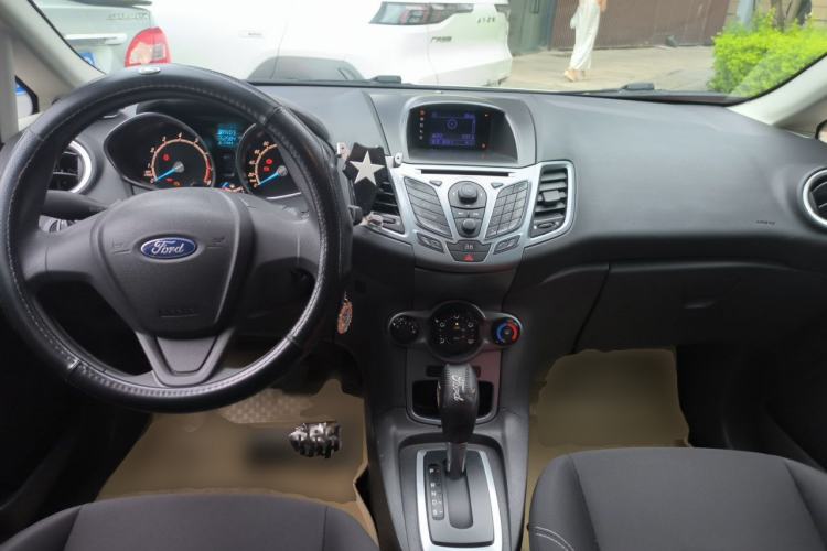 Used Ford Fiesta 2013 Hatchback 1.5L Automatic Fashion Edition Center Console