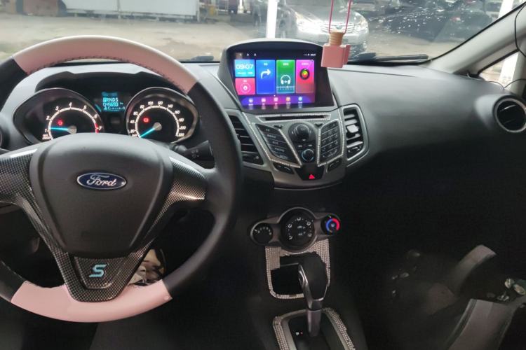 Used Ford Fiesta 2013 Hatchback 1.5L Automatic Fashion Edition Center Console