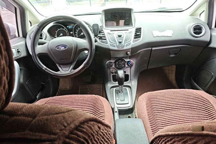 Used Ford Fiesta 2013 Hatchback 1.5L Automatic Fashion Edition Center Console