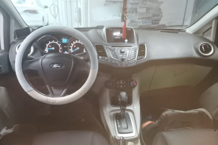 Used Ford Fiesta 2013 Sedan 1.5L Automatic Fashion Edition Center Console
