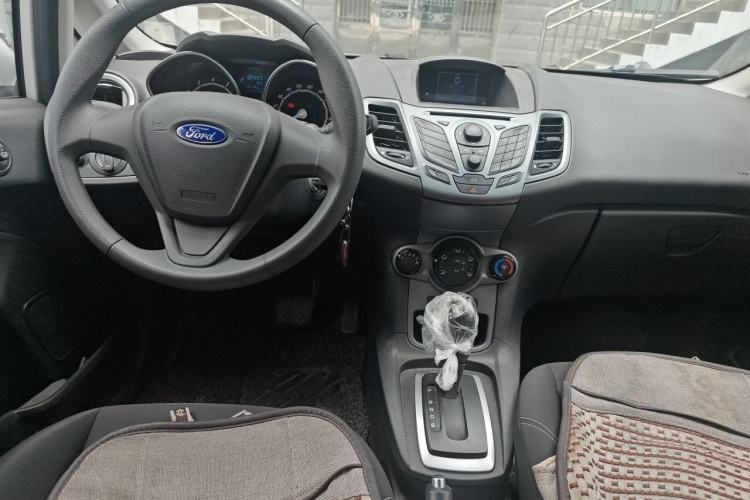 Used Ford Fiesta 2013 Hatchback 1.5L Automatic Fashion Edition Center Console