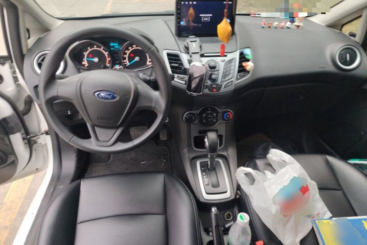 Used Ford Fiesta 2013 Hatchback 1.5L Automatic Fashion Edition Center Console