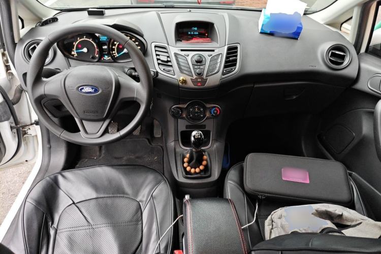 Used Ford Fiesta 2013 Sedan 1.5L Manual Fashion Edition Center Console