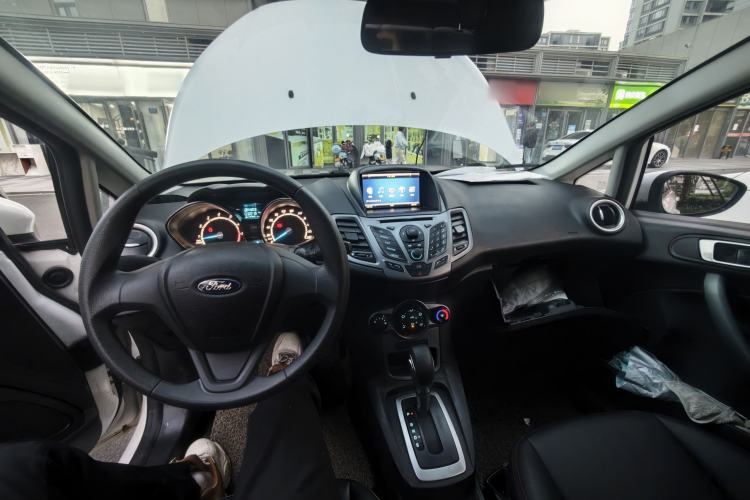 Used Ford Fiesta 2013 Hatchback 1.5L Automatic Fashion Edition Center Console
