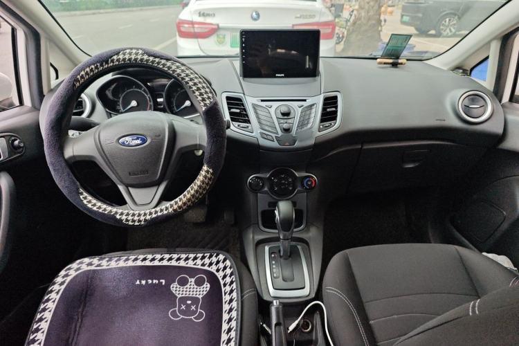 Used Ford Fiesta 2013 Hatchback 1.5L Automatic Fashion Edition Center Console
