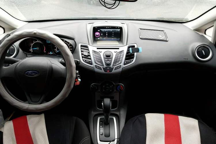 Used Ford Fiesta 2013 Hatchback 1.5L Automatic Fashion Edition Center Console