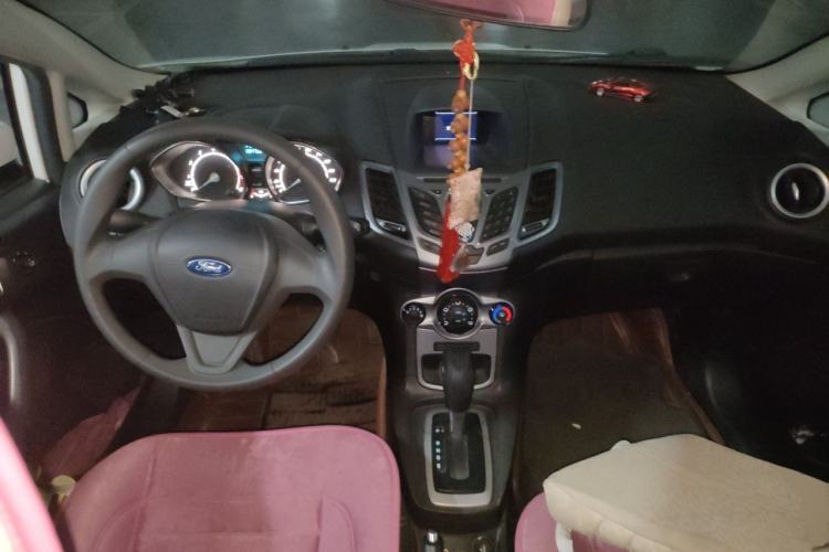 Used Ford Fiesta 2013 Hatchback 1.5L Automatic Fashion Edition Center Console