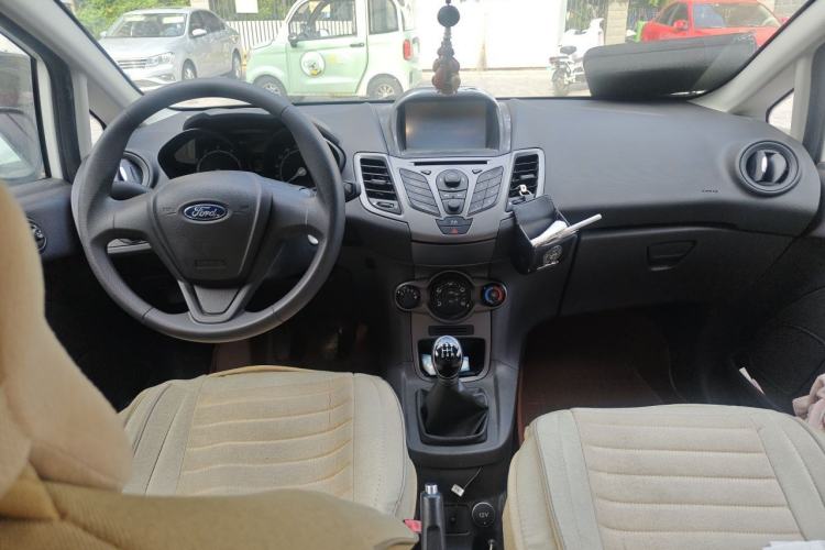 Used Ford Fiesta 2013 Hatchback 1.5L Manual Fashion Edition Center Console
