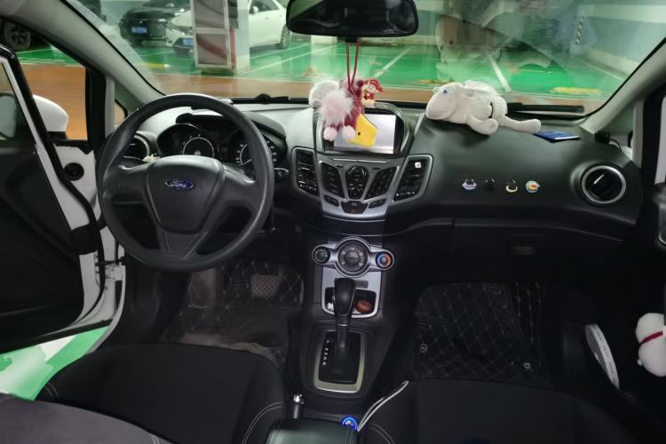 Used Ford Fiesta 2013 Hatchback 1.5L Automatic Fashion Edition Center Console