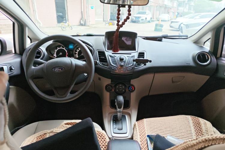 Used Ford Fiesta 2013 Sedan 1.5L Automatic Fashion Edition Center Console