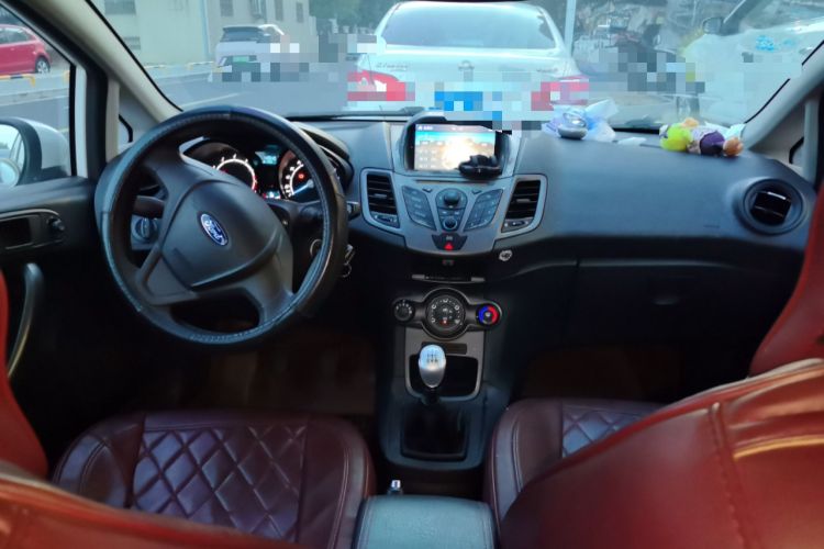 Used Ford Fiesta 2013 Sedan 1.5L Manual Fashion Edition Center Console