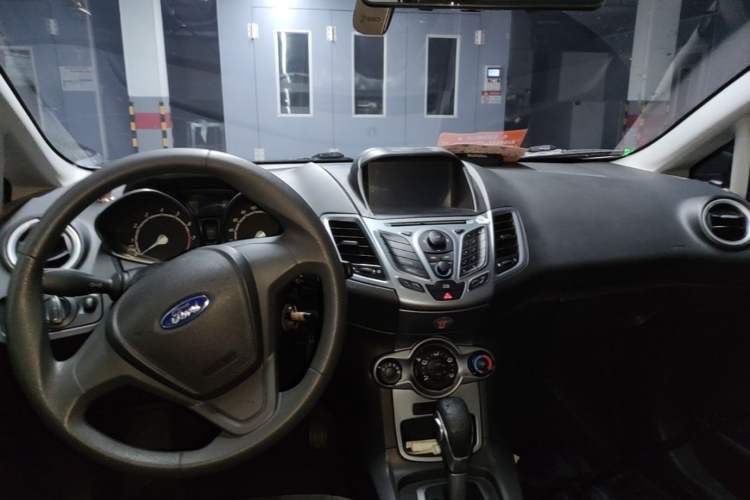Used Ford Fiesta 2013 Hatchback 1.5L Automatic Fashion Edition Center Console