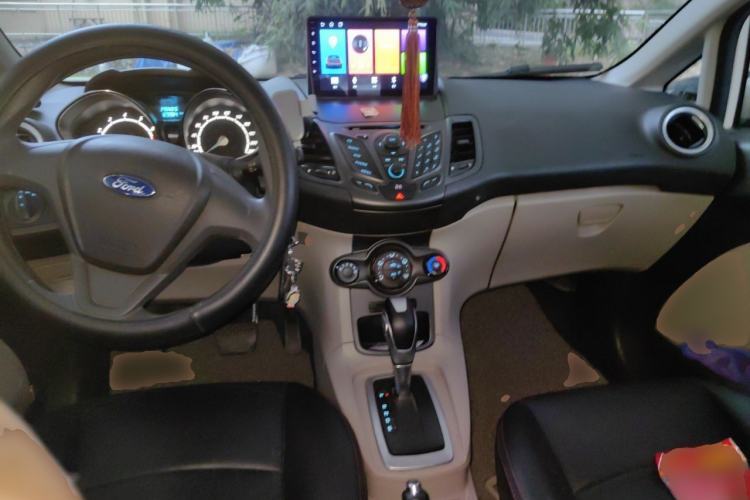 Used Ford Fiesta 2013 Sedan 1.5L Automatic Fashion Edition Center Console