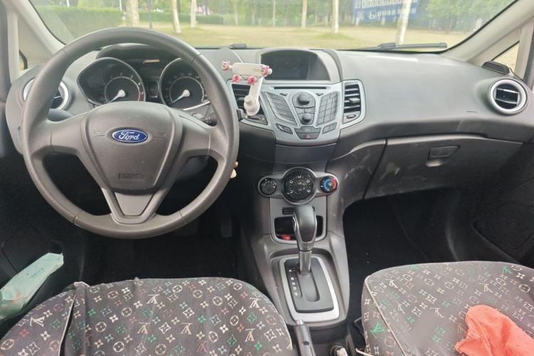 Used Ford Fiesta 2013 Hatchback 1.5L Automatic Fashion Edition Center Console
