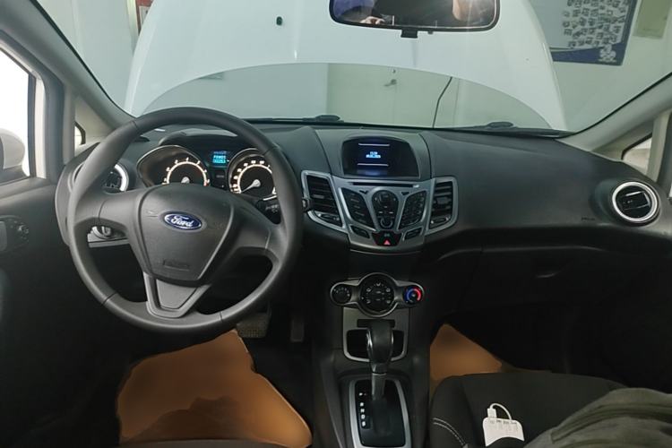 Used Ford Fiesta 2013 Hatchback 1.5L Automatic Fashion Edition Center Console