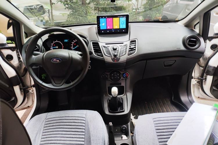 Used Ford Fiesta 2013 Sedan 1.5L Manual Fashion Edition Center Console