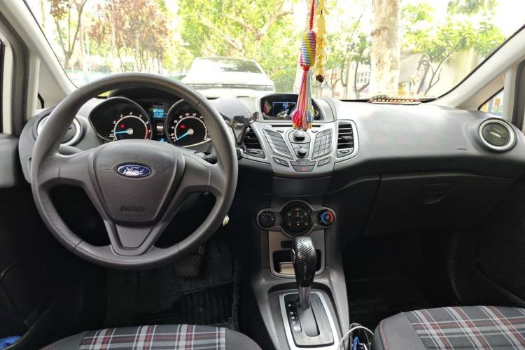 Used Ford Fiesta 2013 Hatchback 1.5L Automatic Fashion Edition Center Console