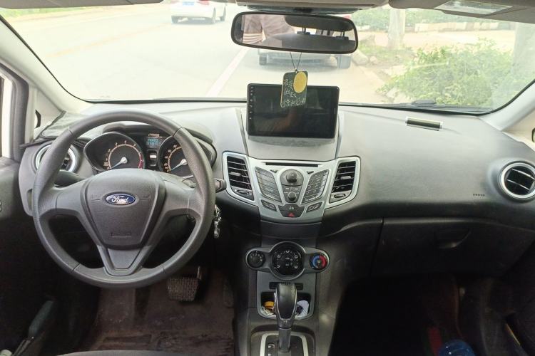Used Ford Fiesta 2013 Hatchback 1.5L Automatic Fashion Edition Center Console