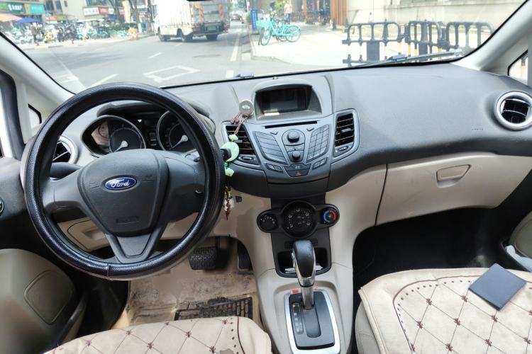Used Ford Fiesta 2013 Sedan 1.5L Automatic Fashion Edition Center Console