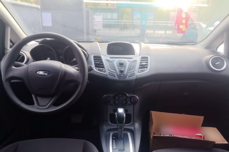 Used Ford Fiesta 2013 Hatchback 1.5L Automatic Fashion Edition Center Console
