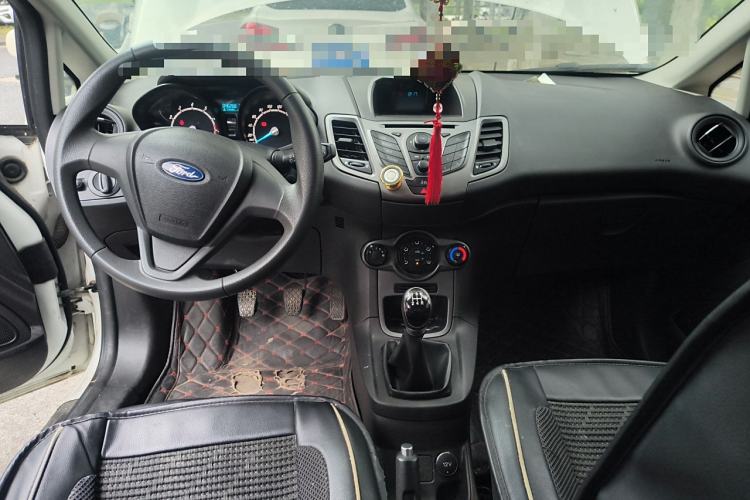 Used Ford Fiesta 2013 Sedan 1.5L Manual Fashion Edition Center Console