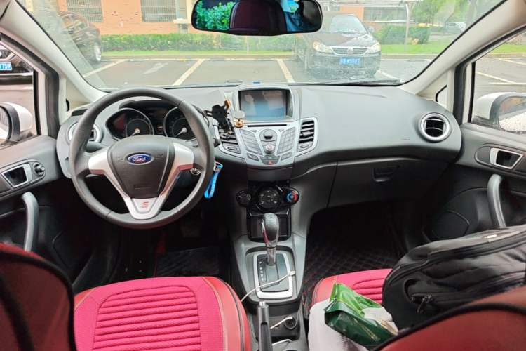 Used Ford Fiesta 2013 Hatchback 1.5L Automatic Fashion Edition Center Console