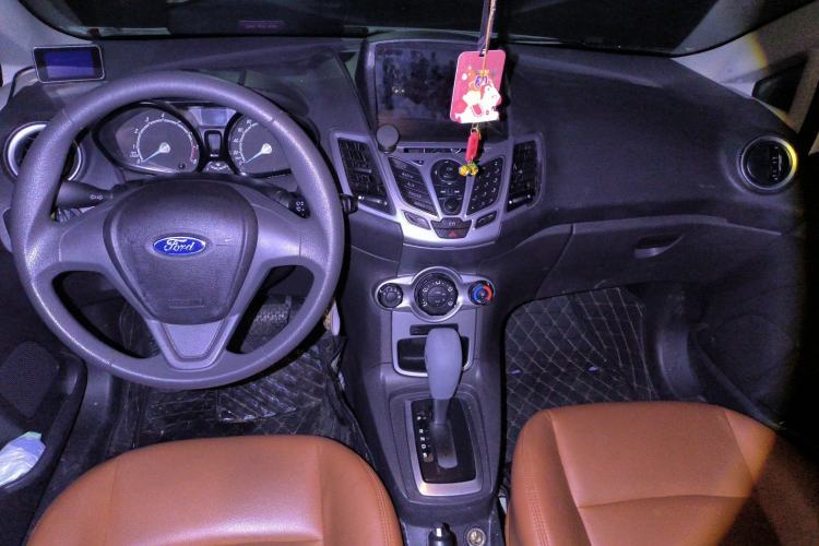 Used Ford Fiesta 2013 Hatchback 1.5L Automatic Fashion Edition Center Console