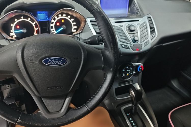 Used Ford Fiesta 2013 Hatchback 1.5L Automatic Fashion Edition Center Console