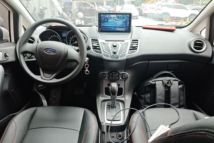 Used Ford Fiesta 2013 Hatchback 1.5L Automatic Fashion Edition Center Console