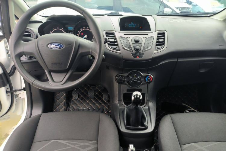 Used Ford Fiesta 2013 Sedan 1.5L Manual Fashion Edition Center Console