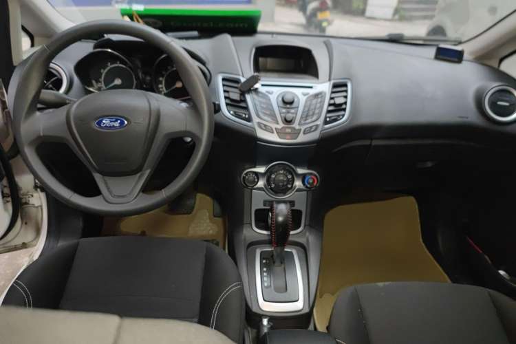 Used Ford Fiesta 2013 Hatchback 1.5L Automatic Fashion Edition Center Console