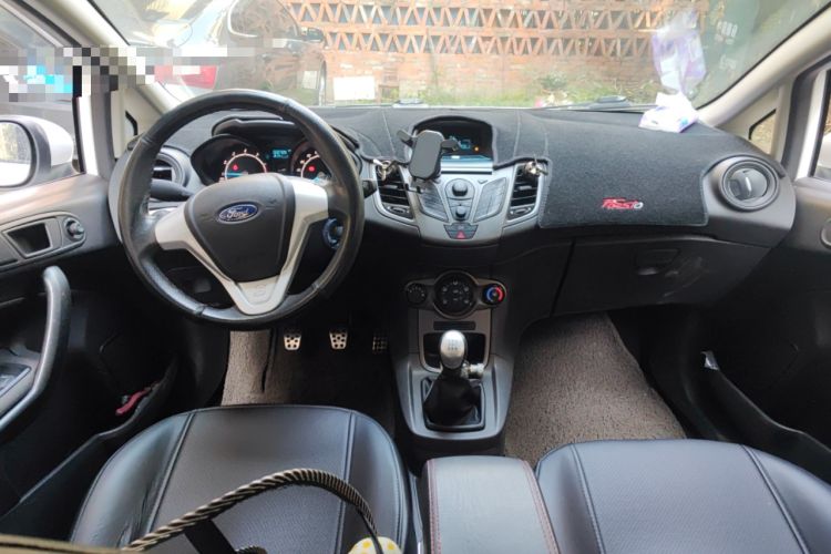 Used Ford Fiesta 2013 Sedan 1.5L Manual Fashion Edition Center Console