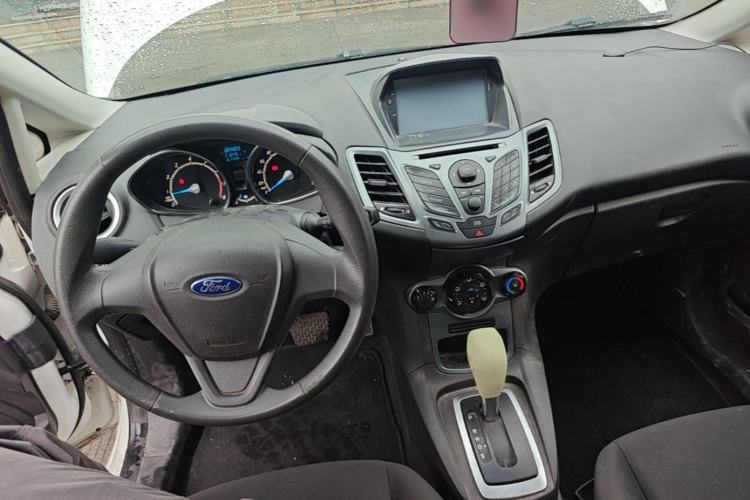 Used Ford Fiesta 2013 Hatchback 1.5L Automatic Fashion Edition Center Console