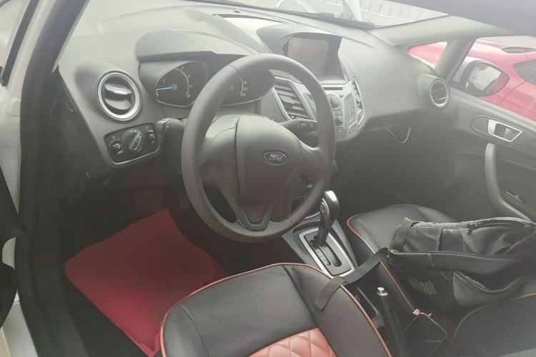 Used Ford Fiesta 2013 Hatchback 1.5L Automatic Fashion Edition Center Console