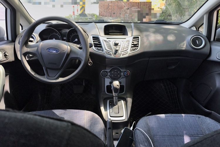 Used Ford Fiesta 2013 Hatchback 1.5L Automatic Fashion Edition Center Console