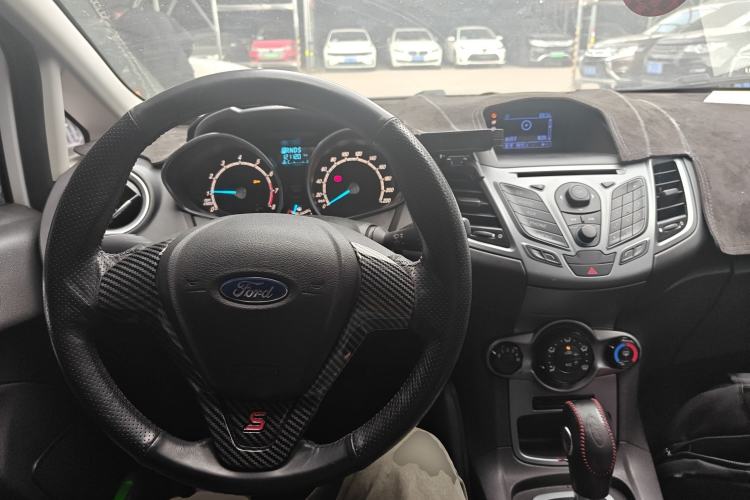 Used Ford Fiesta 2013 Hatchback 1.5L Automatic Fashion Edition Center Console